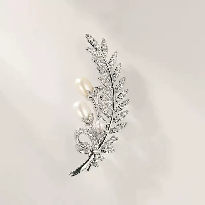 Wheat Ear Brooch: Zircon, Natural Pearl, and Leaf-motif Brooch